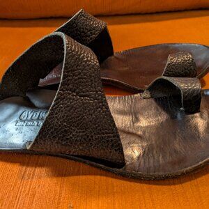 CYDWOQ Hilary sandal thong black size 37 (6-7)